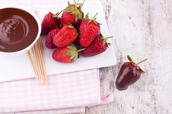 Čokoládové fondue a jahoda — Stock fotografie