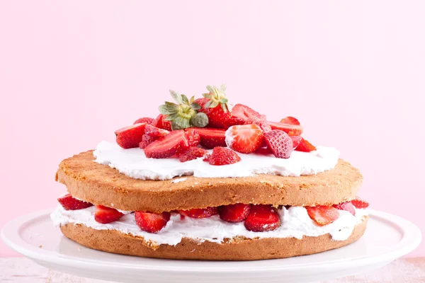 Strawberry cream cake — Stock Photo, Image