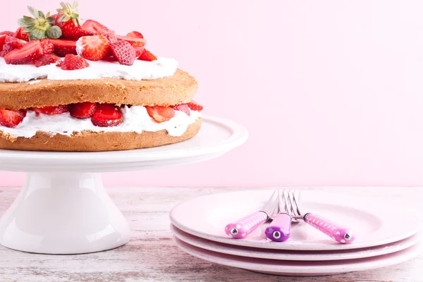 Erdbeersahnetorte — Stockfoto