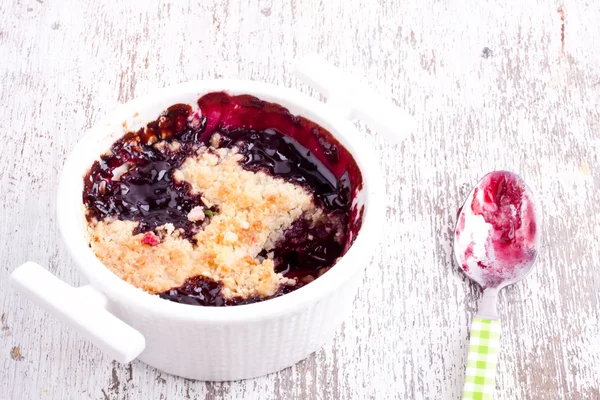 Cherry crumble — Stock Photo, Image