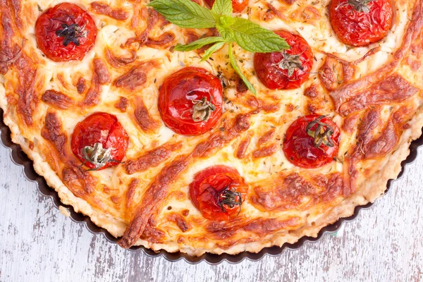 Cheese tart with tomato — Stock Photo, Image