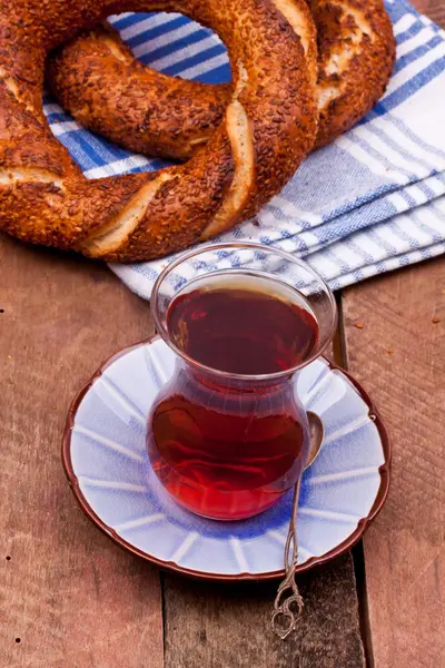 Tee und türkischer Bagel — Stockfoto