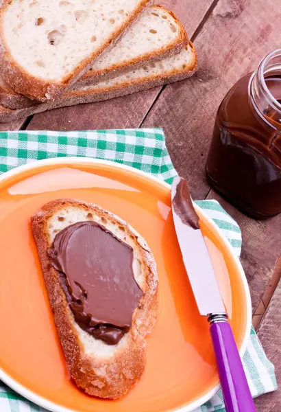 Krem çikolata ve ekmek — Stok fotoğraf