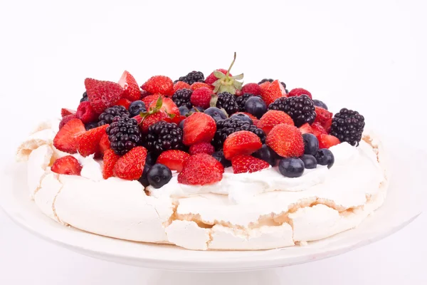 Tort Pavlova cu fructe de padure — Fotografie, imagine de stoc