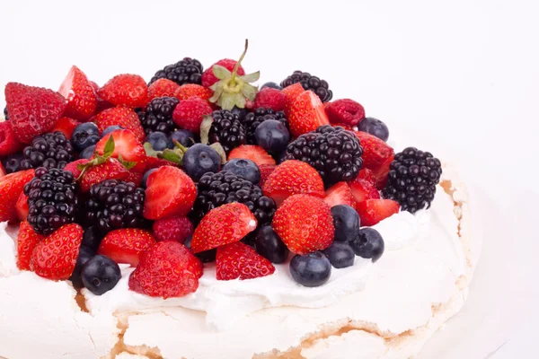 Tarta Pavlova con bayas — Foto de Stock