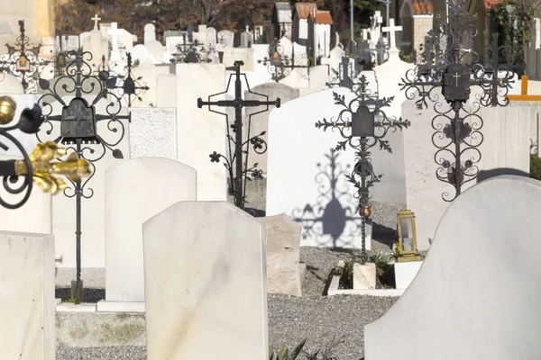 mezar taşları ile mezarlığı