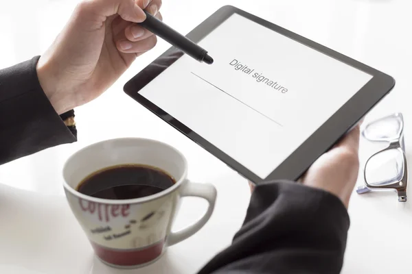 Hands with tablet signing — Stock Photo, Image