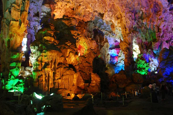 Hermosa cueva en Vietnam . —  Fotos de Stock