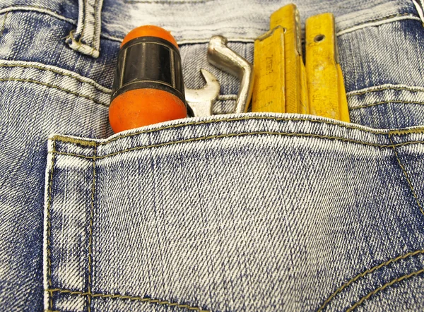 Verktyg och jeans ficka — Stockfoto