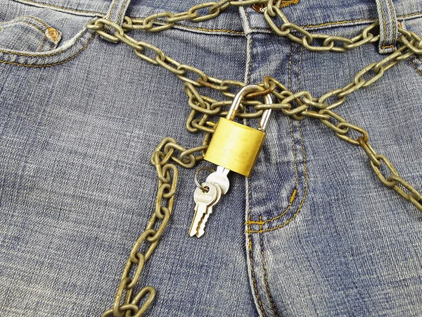 Paquet de jeans et cadenas — Photo