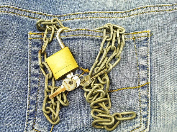 Paquet de jeans et cadenas — Photo