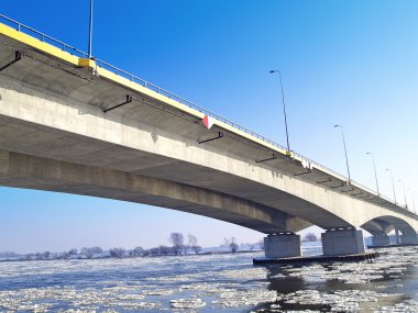 A1 otoyollarına Köprüsü bir nehrin karşısındaki WIS? bir