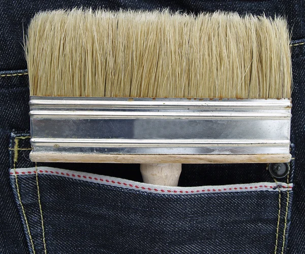 La brosse dans la poche du jean . — Photo