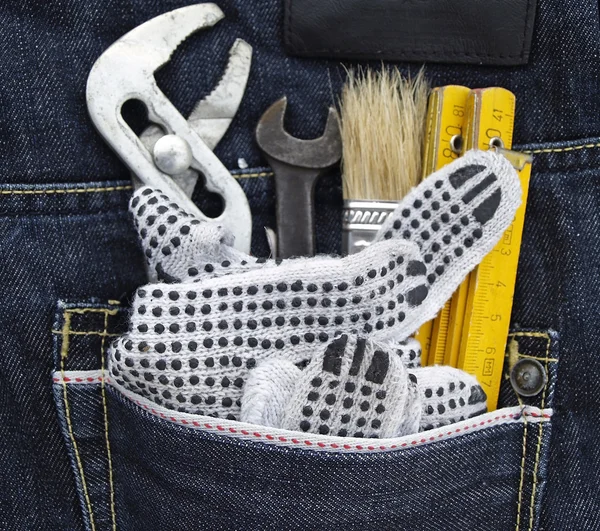 Ferramentas de trabalho no bolso de trás de jeans — Fotografia de Stock