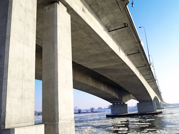 A1 de ponte de auto-estradas através de um rio wis=a — Fotografia de Stock