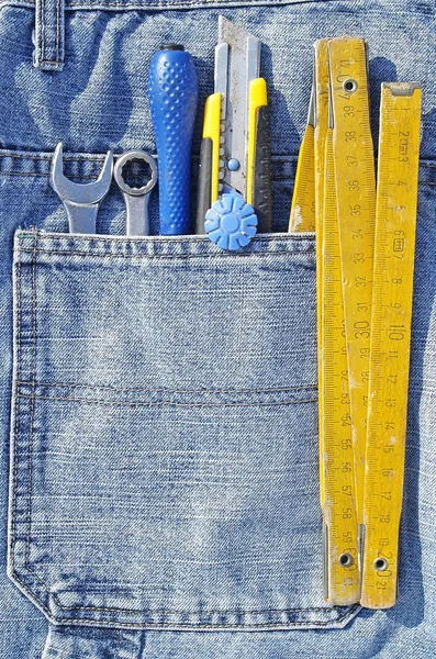 Verktyg och jeans ficka — Stockfoto