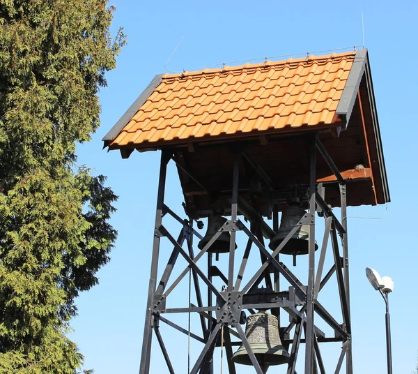 Dzwony pod dach klasztoru chrześcijańskiego — Zdjęcie stockowe