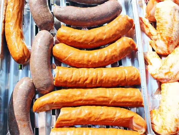 소시지, 날개 및 grilu에 돼지고기 목 — 스톡 사진