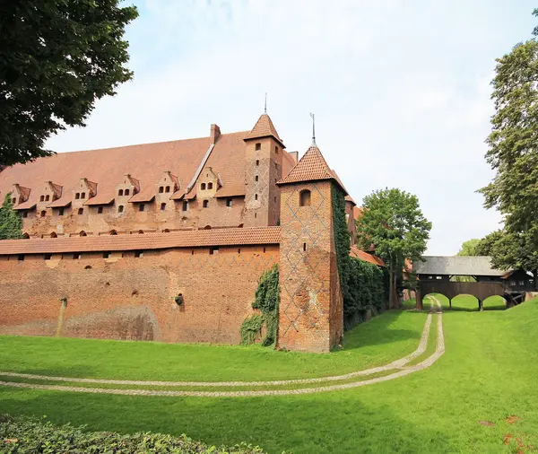 Towers of a famous medieval castle in Malbork, Poland — Stock Photo, Image