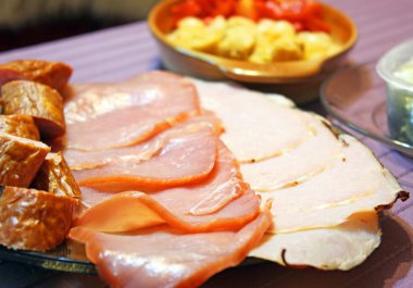 dilimlenmiş Dana eti, jambon, sosis Ordövr olarak Lehçe sonra d çalışmaları