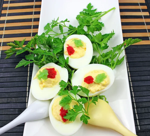 Huevos con caviar —  Fotos de Stock