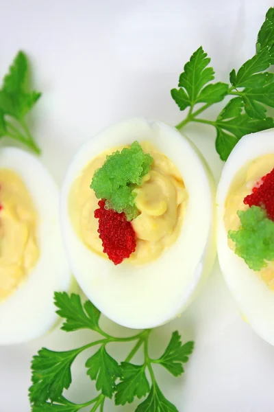 Huevos con caviar —  Fotos de Stock
