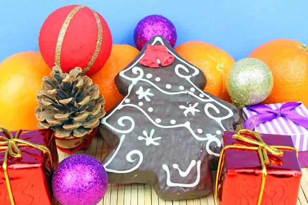 Christmas ornaments and oranges — Stock Photo, Image