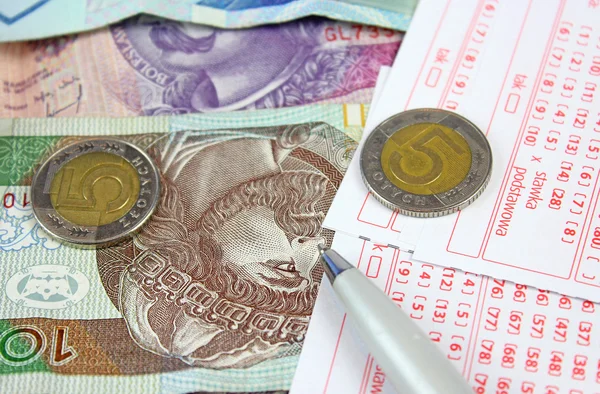 Лотто билет в польской валюте — стоковое фото
