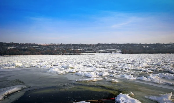 在冬天波兰维斯杜拉河 — 图库照片