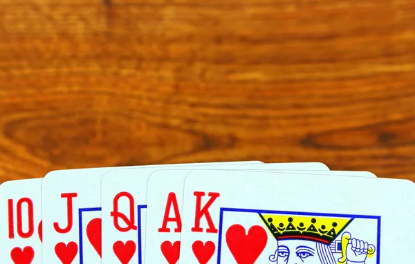 Spielkarten auf einem Brett — Stockfoto