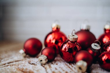 Noel süslemeleri, çam ağacı olan bir ev.