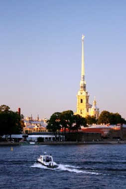 Akşam güneşi kirişler