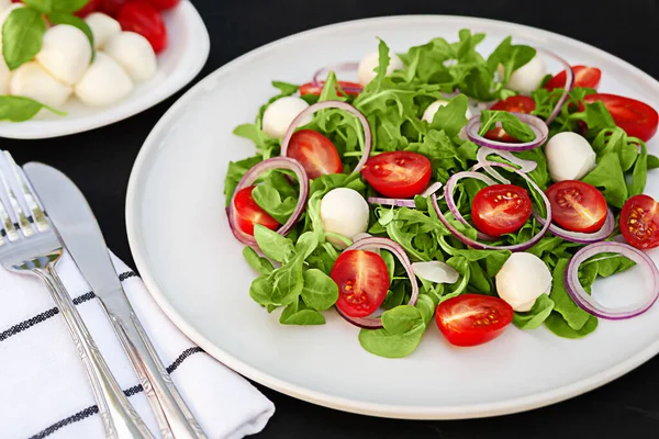 Summer Vegetarian Fresh Vegetable Salad Mozzarella White Dish Close — Stock Photo, Image