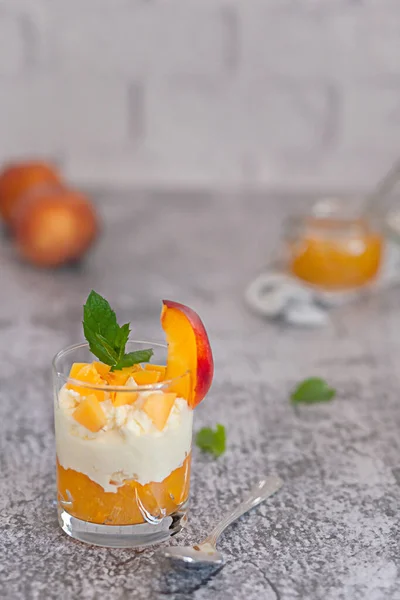 Peach Fruit Dessert Glass Cup Curd Cream Peach Jam Homemade — Zdjęcie stockowe