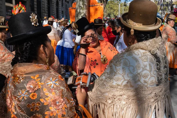 Жінки Носять Традиційні Вишиті Кольорові Сукні Капелюхи Під Час Dia — стокове фото