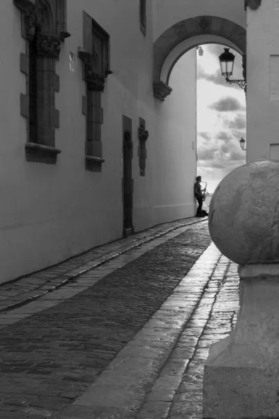 Sitges Spanya Adam Dar Bir Caddenin Sonunda Saksafon Çalıyor Eski — Stok fotoğraf