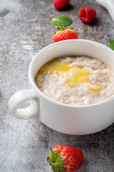 Oatmeal Butter Fresh Raspberries Strawberries Mint White Cup Gray Stone — Stockfoto