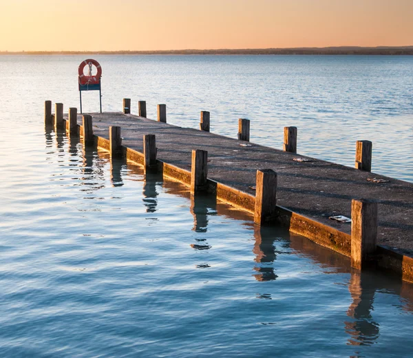 İskele sabah ışıkları