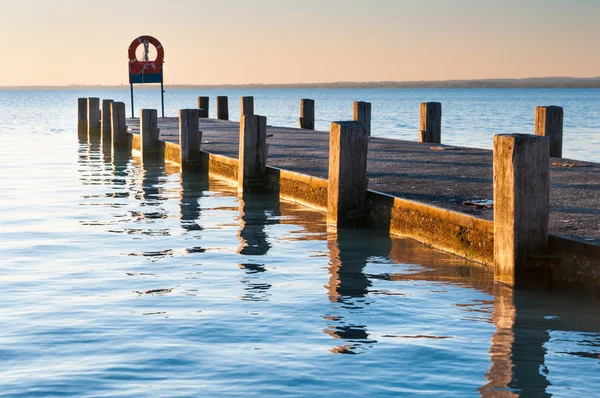 İskele sabah ışıkları