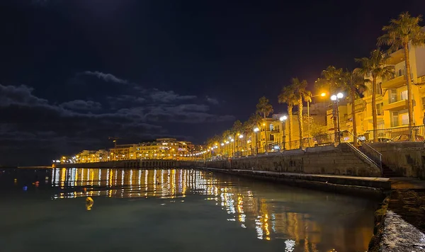 Marsaskala 'nın gece manzarası, Malta