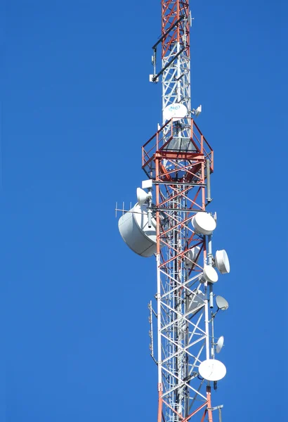 Fechar na antena de telecomunicações — Fotografia de Stock