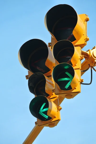 Gå båda hållen på trafikljuset — Stockfoto