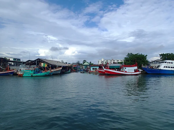 Phuket Adası'nda balıkçı köyü — Stok fotoğraf