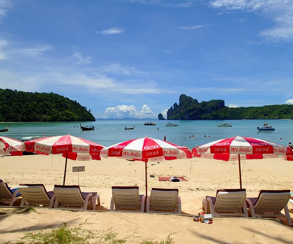 güzel phi phi Island mavi gökyüzü ile