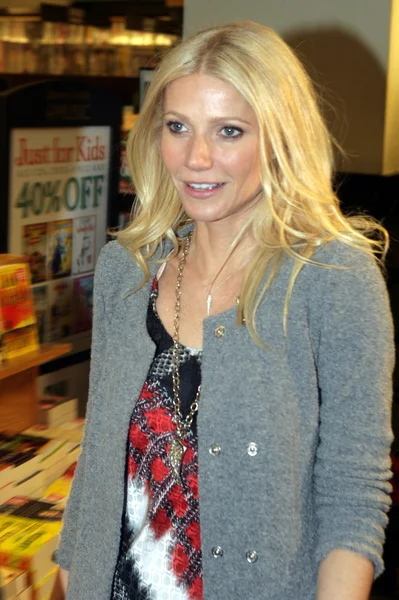 Gwyneth Paltrow At A Book Signing In New York City — Stock Photo, Image