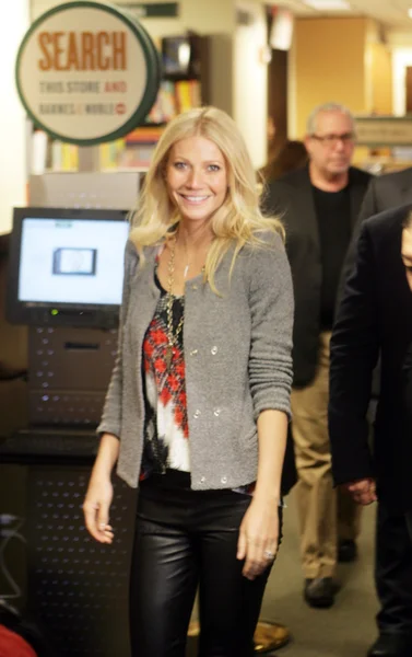 Gwyneth Paltrow en la firma de un libro en la ciudad de Nueva York Imágenes De Stock Sin Royalties Gratis