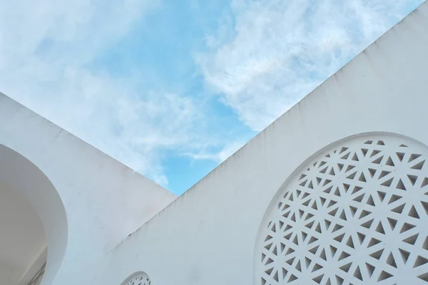 Vuorattu Minimalistinen Arkkitehtoninen Tausta Arabialainen Arkkitehtuuri Portugalissa Euroopassa — kuvapankkivalokuva