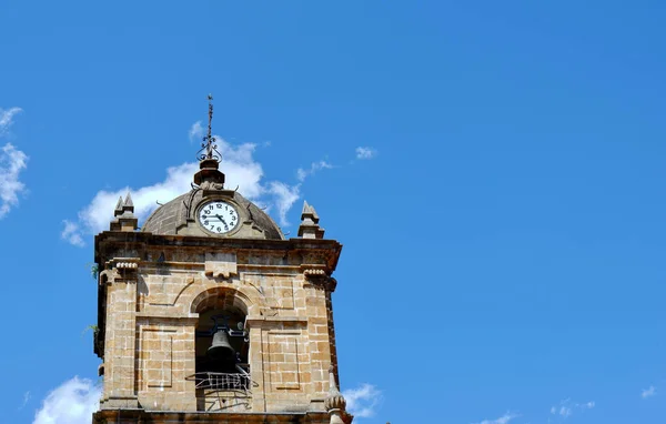 Kulatá Kopule Katolického Kostela Hodinami Legazpi Baskicko Španělsko — Stock fotografie