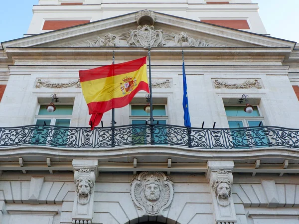 Oficjalna Flaga Hiszpanii Budynku Rządowym Madrycie Stolica Hiszpanii — Zdjęcie stockowe