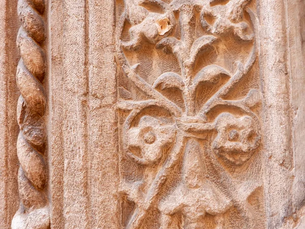 Curvo Detallado Adornado Exterior Antiguo Edificio Medieval Toledo España —  Fotos de Stock